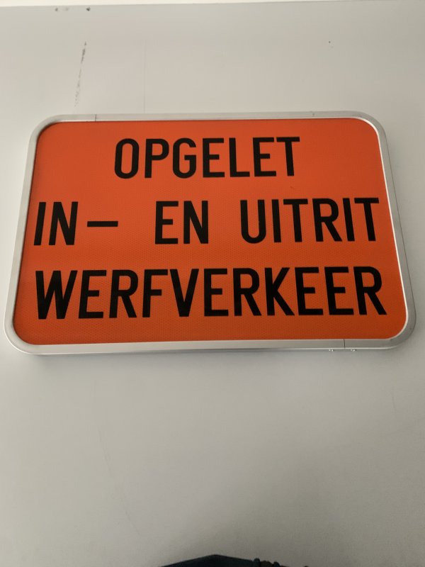 Sign T2000 600 x 400 mm + orange/black text 