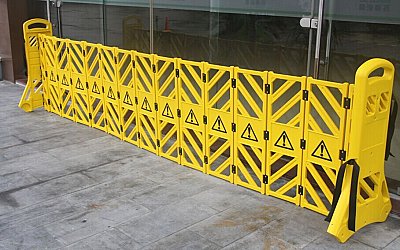 Barrière extensible plastique mobile JAUNE extensible jusqu'à  3,85 m